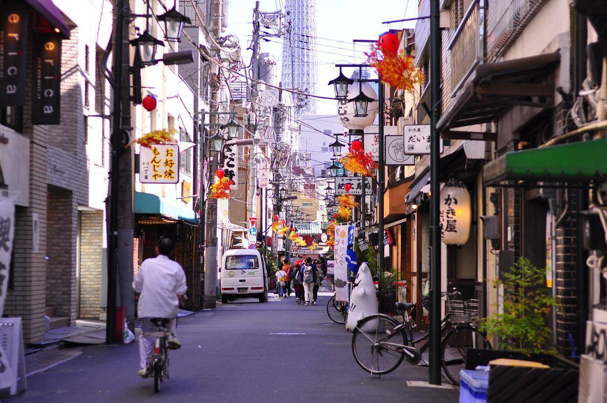 电气化高度发达的日本街头为什么有那么多电线杆？